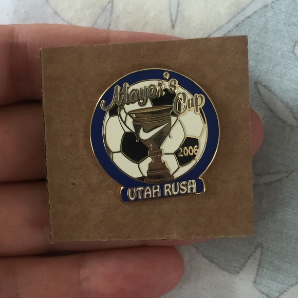 Soccer Champ Utah Mayor's Cup Enamel Pin 2006 - Picture 4 of 4